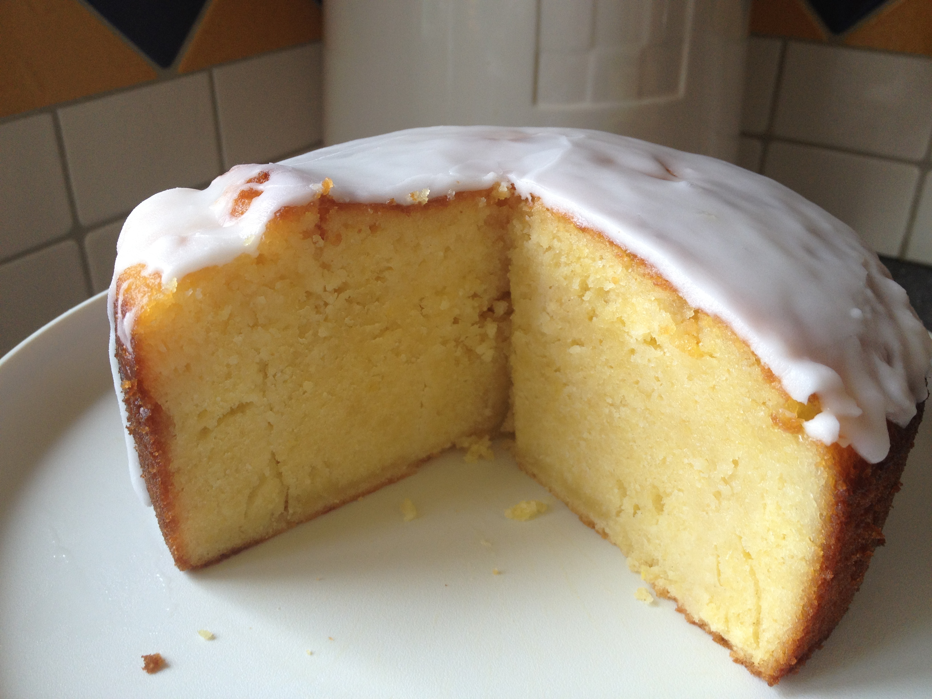 The Best Lemon Drizzle Cake | bwyta